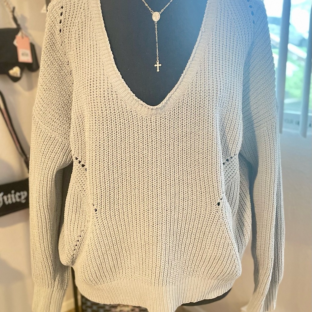 Abercrombie & Fitch Green V-Neck Sweater with Relaxed Fit